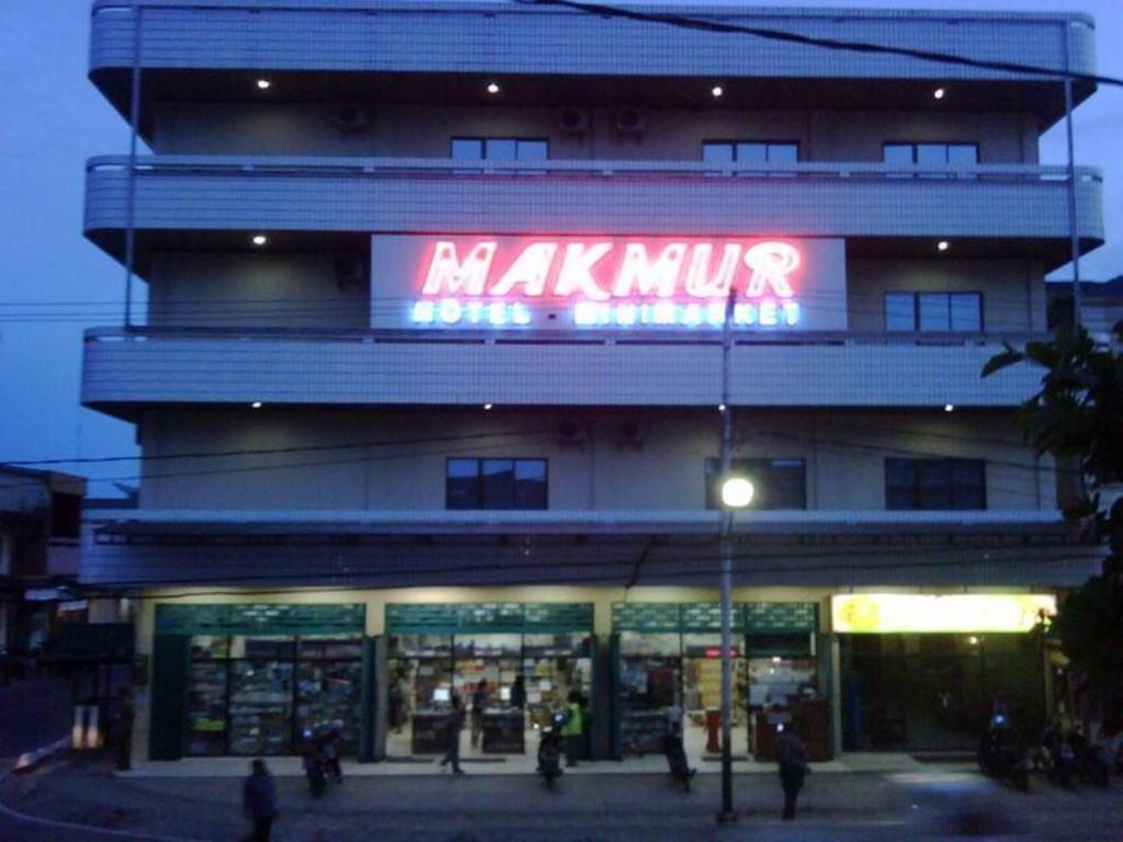 Hotel Makmur Tarakan Extérieur photo